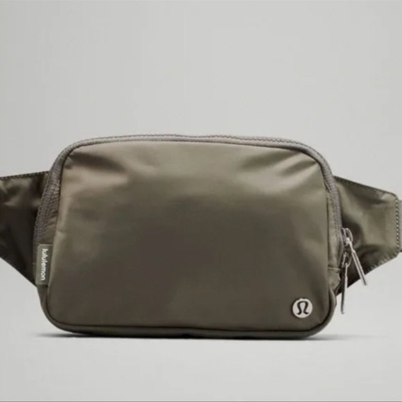 lululemon athletica Handbags - Lululemon Everywhere Belt Bag. NEW. Large 2L